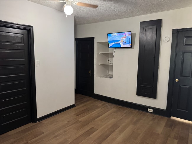 Photo - 1031 Marion St House