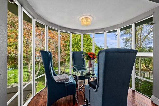 Foto del edificio - Beautiful Four Bedroom, Four Bath Home wit...