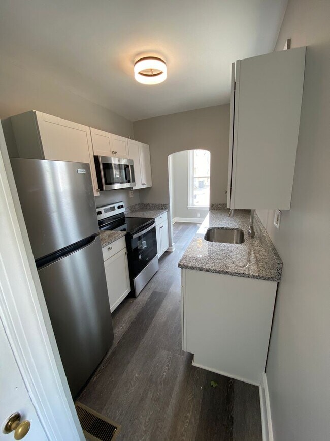 Foto del edificio - 2 Bed, 1 Bath Detached Home with Central AC Available 07/15