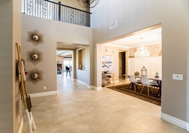 Building Photo - Amazing Home in Gated Community in Seville!!
