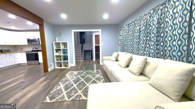 Building Photo - 3749 Pin Oak Cir