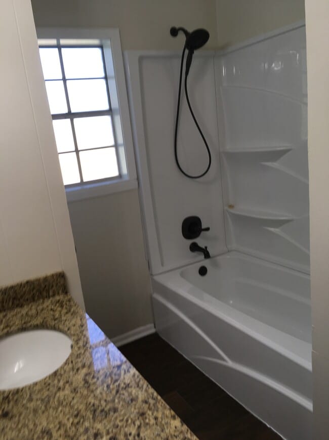 Tub/Shower combo with plenty of places to store items - 17086 A N White Rd