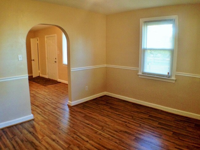 Building Photo - BEAUTFUL 3 BED 1 BATH HOME ON CURLEW DRIVE!