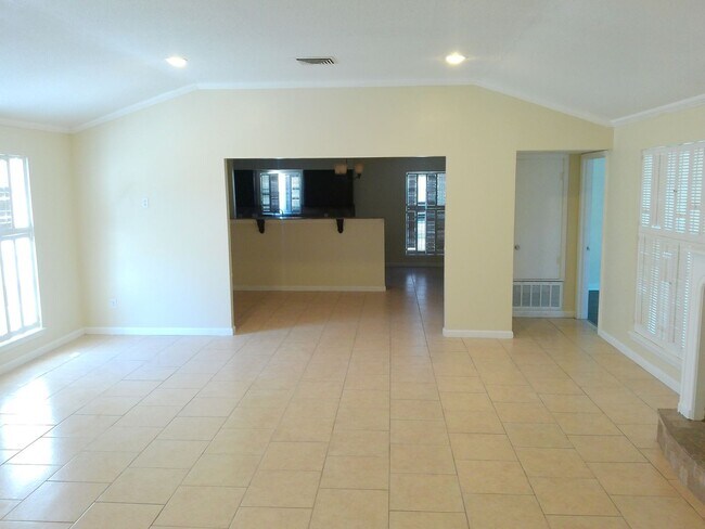 Foto del edificio - 5206 Royalton Dr