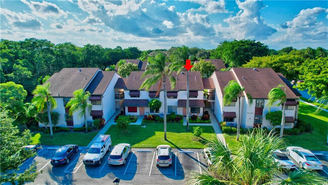 Building Photo - 5040 Rose Hill Dr