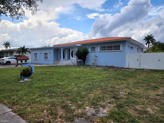 Building Photo - 3 br, 2.5 bath House - 255 W 52nd St