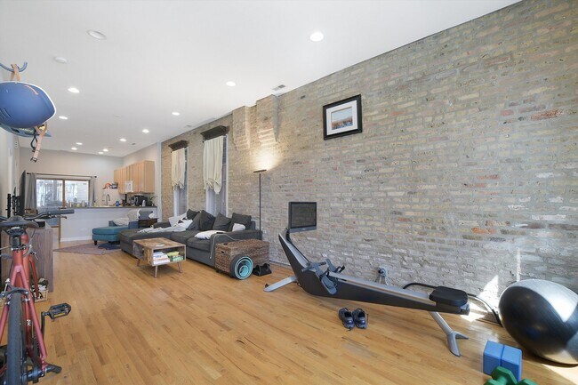 Foto del edificio - 2016 W Wabansia Ave