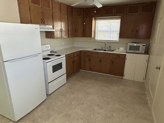 Foto del edificio - 740 Rougeot Pl