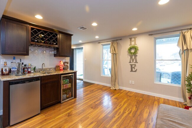 Foto del edificio - Spacious 4 Bedroom 3 Bath Home