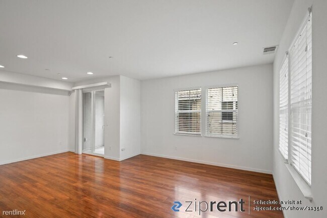 Foto del edificio - 2 br, 2.5 bath Townhome - 1109 Rock Avenue...