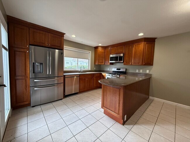 Building Photo - 227 Captain Eames Cir