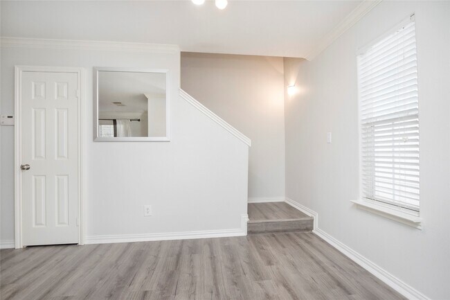 Foto del edificio - 9610 Elmview Pl