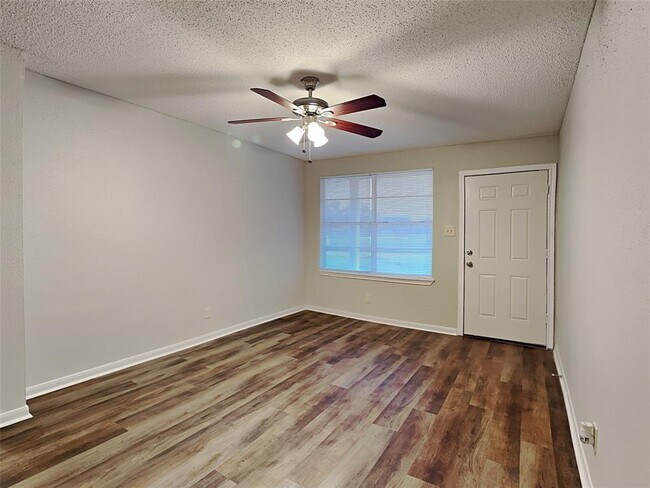 Building Photo - 4211 Hartsville Rd