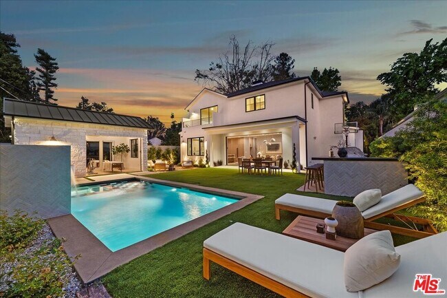 Foto del edificio - 11317 Valley Spring Ln