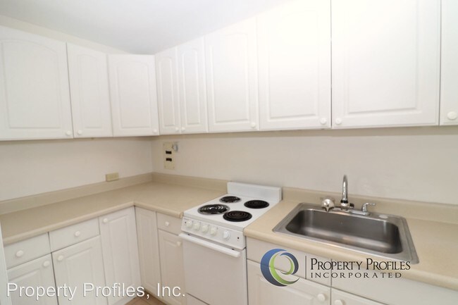 Building Photo - 1655 Kewalo St
