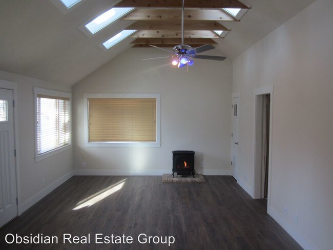 Building Photo - 1338 NE 6th St