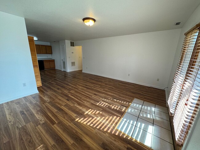 Building Photo - Candler - Two Bedroom Apt Ready for Occupa...