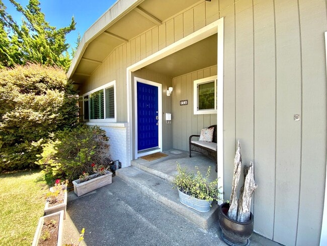 Building Photo - Convenient Central Napa 3 Bedrooms, 2 Bath...