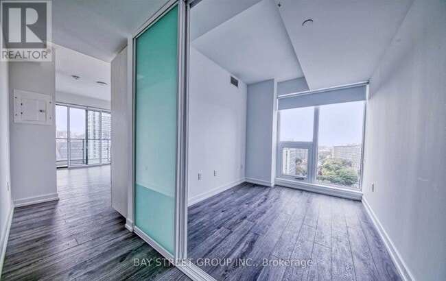 Building Photo - 77 Shuter St