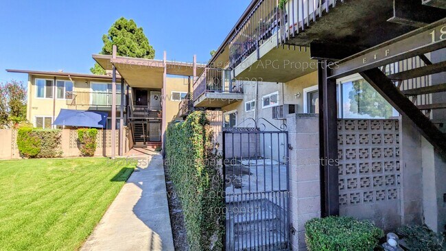 Foto del edificio - 1850 W Greenleaf Ave