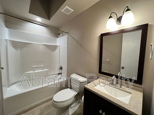 Building Photo - 1136 Glengarry Way