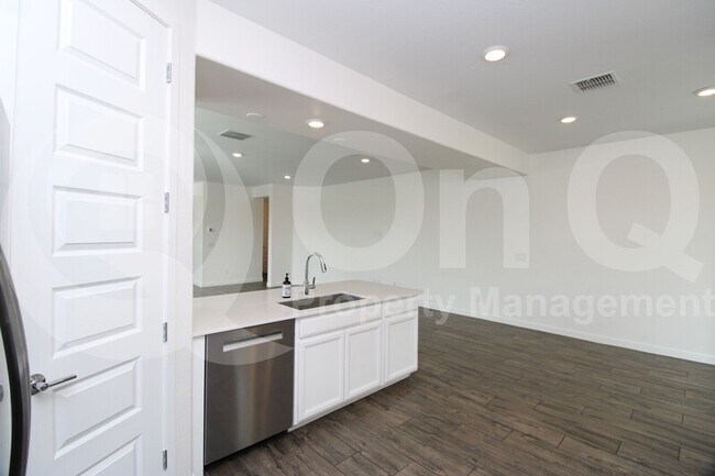 Foto del edificio - 463 Pinnacle Ridge Dr