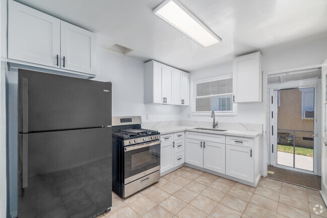 Interior Photo - 3929 Sawtelle Blvd