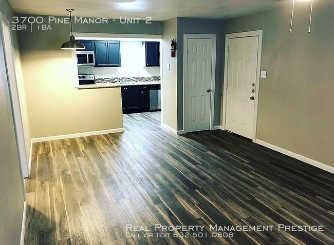 Building Photo - 3700 Pine Manor Ln