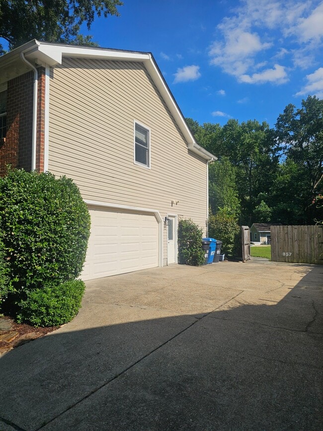 Building Photo - 857 Old Cutler Rd