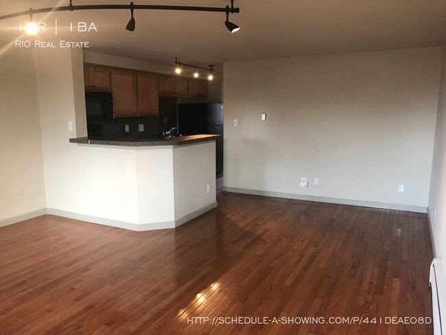 Building Photo - 1685 N Colorado Blvd