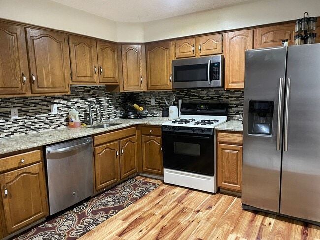 Kitchen - 176 Thoreau Dr