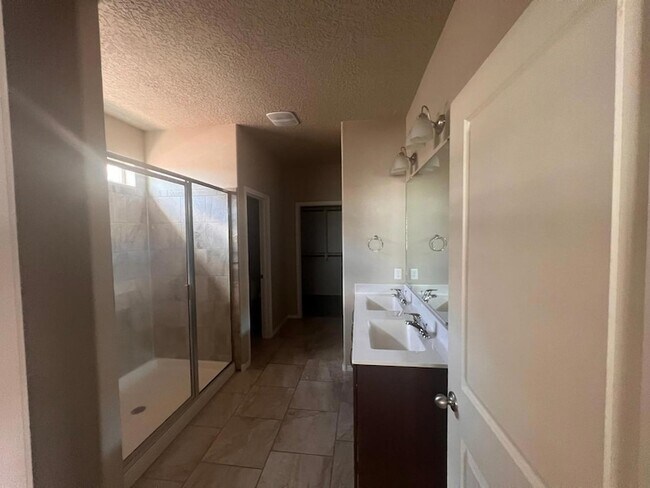 Foto del edificio - 1741 Valle Vista Rd NW