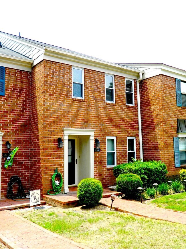 Foto del edificio - 407 Folkstone Cir