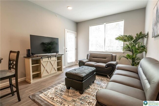 Building Photo - 948 N Front St