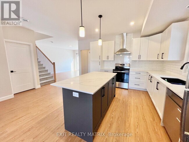 Building Photo - 141 Centenaire St