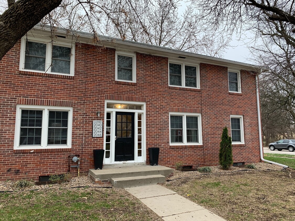 Front Exterior - 2040 S Cotner Blvd