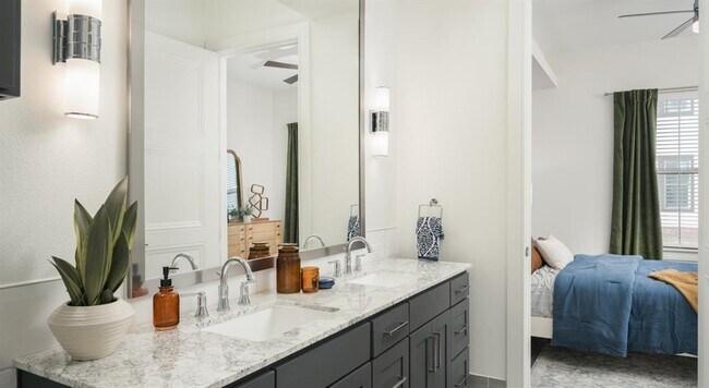 Building Photo - 4105 Viridian Village Dr