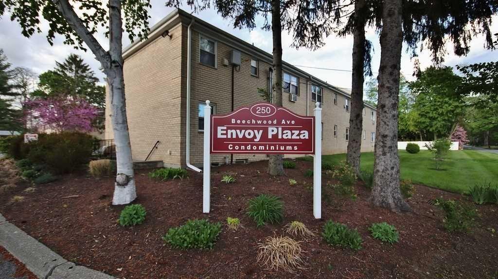 Foto principal - 250 Beechwood Ave