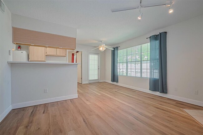 Foto del edificio - 2750 Holly Hall St