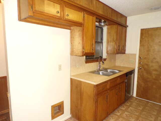 Building Photo - 1313 80th St