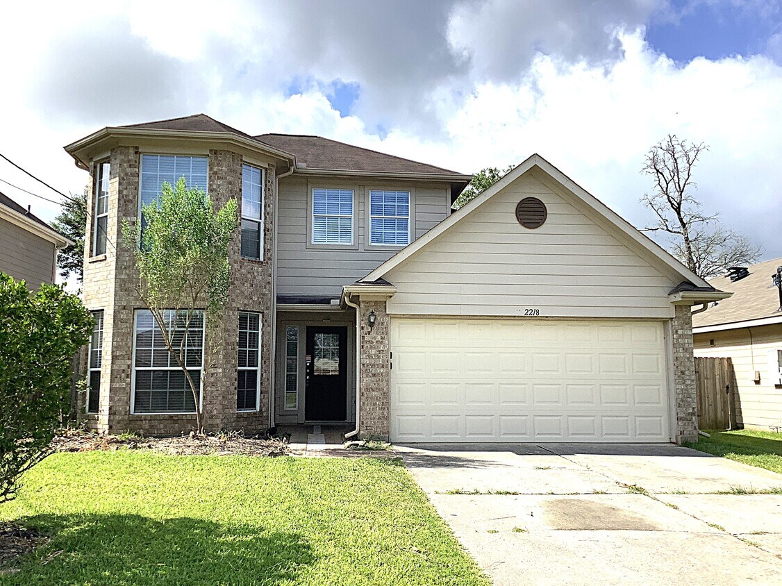 Primary Photo - 2218 Shady Pine Dr