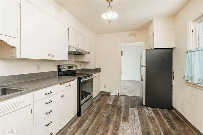 Building Photo - 2 br, 1 bath House - 629 Burlington Ave