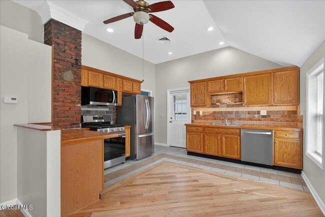Building Photo - 53 Beekman St