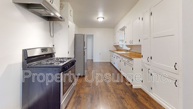 Building Photo - 648 Reeds Ave