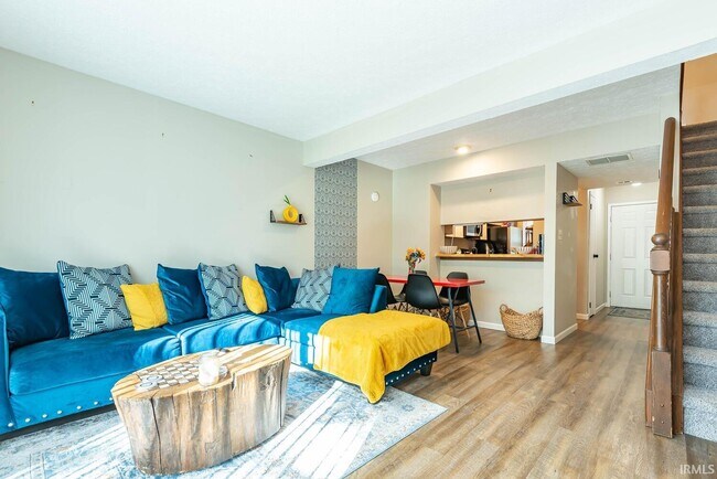 Foto del edificio - 2457 S Burberry Ln