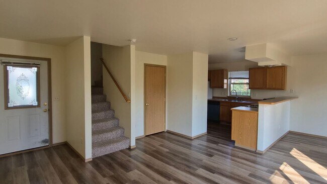 Building Photo - Barkley area townhouse at end of a non thr...
