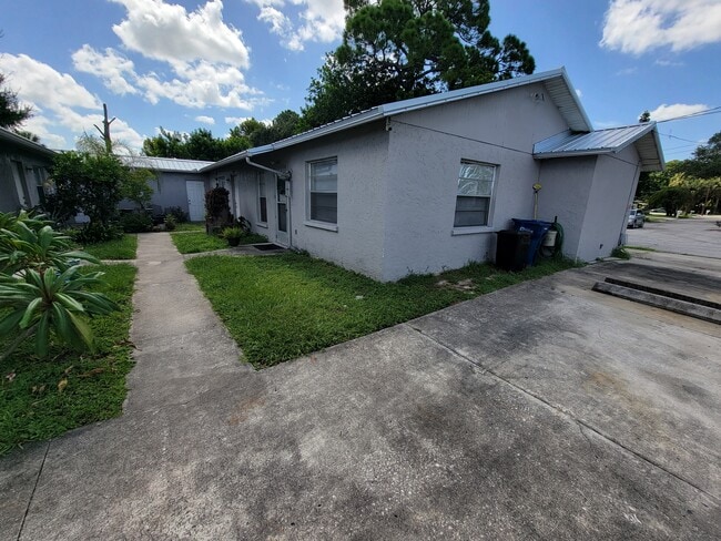 Building Photo - 4411 York Dr
