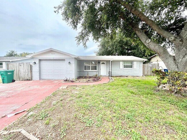 Foto del edificio - 3323 Fairmount Dr