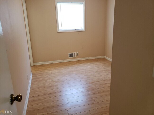 Building Photo - 6888 Stephens Dr
