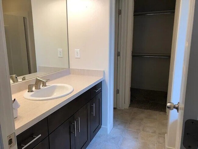 Building Photo - BEAUIFUL HOME!!!